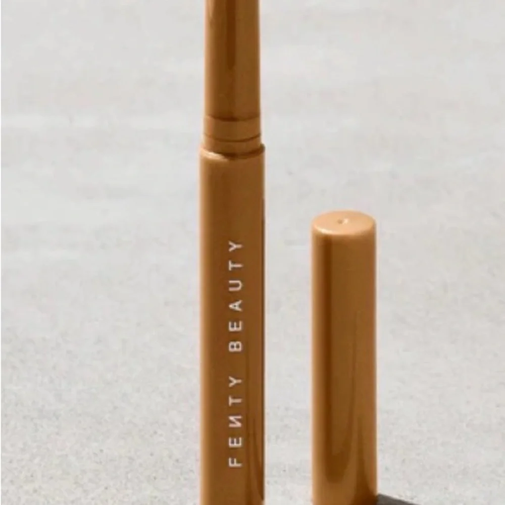 Fenty Beauty Eyeshadow - Red